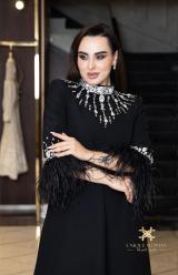فستان كريب أسود بتطريز كريستالي 3